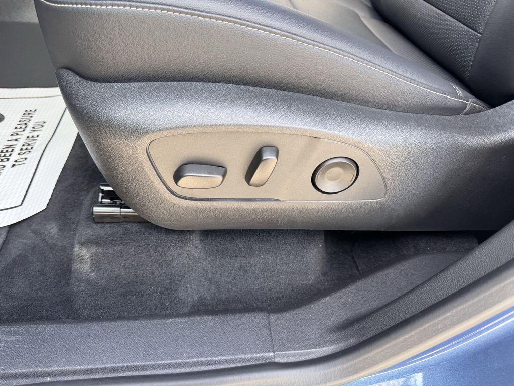 used 2025 Chevrolet Traverse car, priced at $44,990