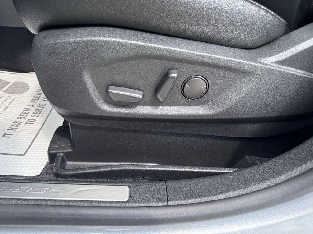 used 2024 Ford Edge car, priced at $31,990