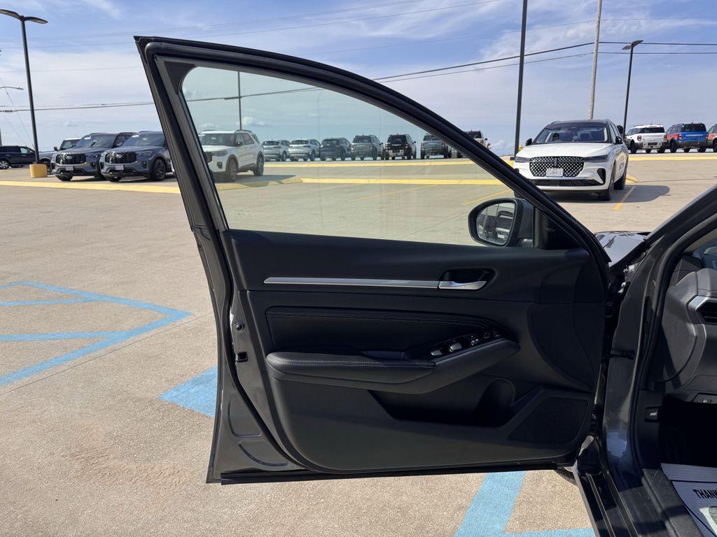 used 2023 Nissan Altima car, priced at $21,999