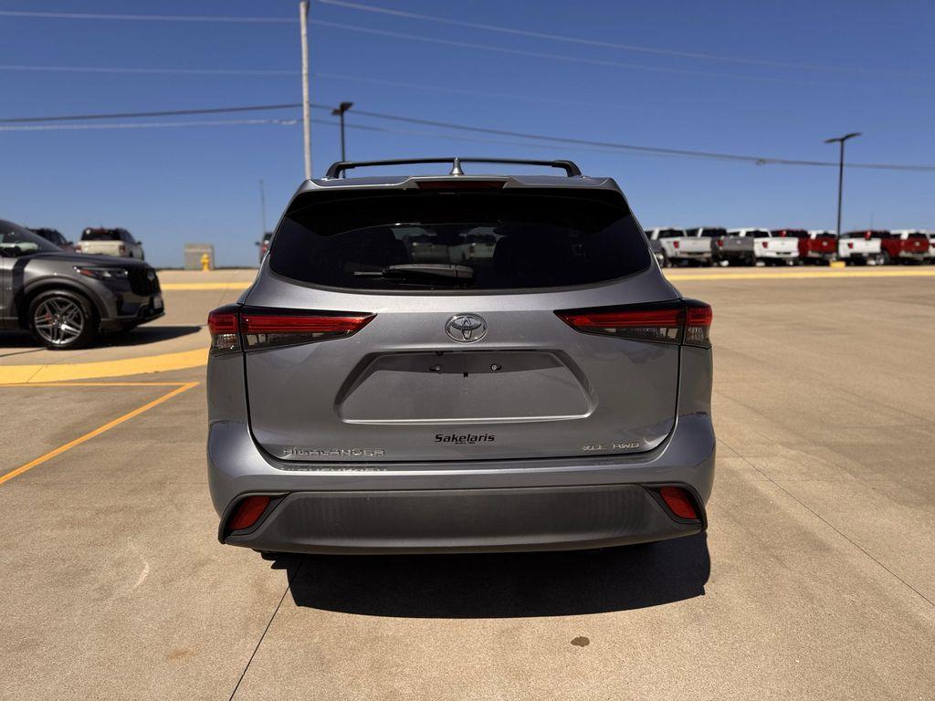 used 2021 Toyota Highlander car, priced at $34,999