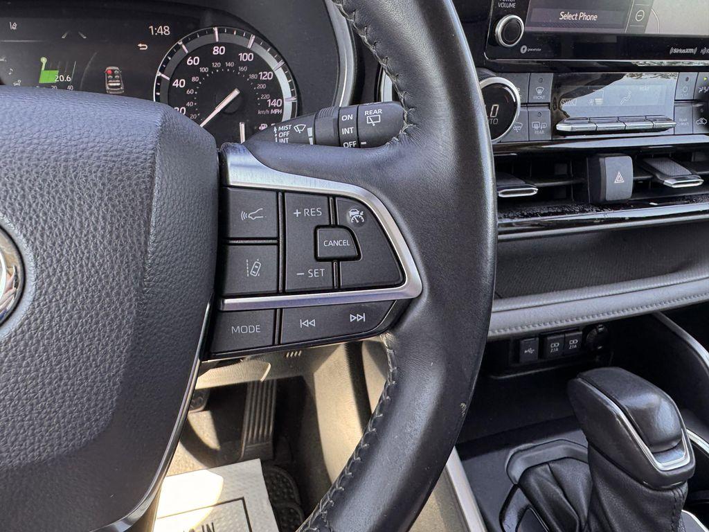 used 2021 Toyota Highlander car, priced at $34,999