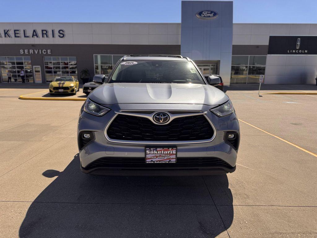 used 2021 Toyota Highlander car, priced at $34,999
