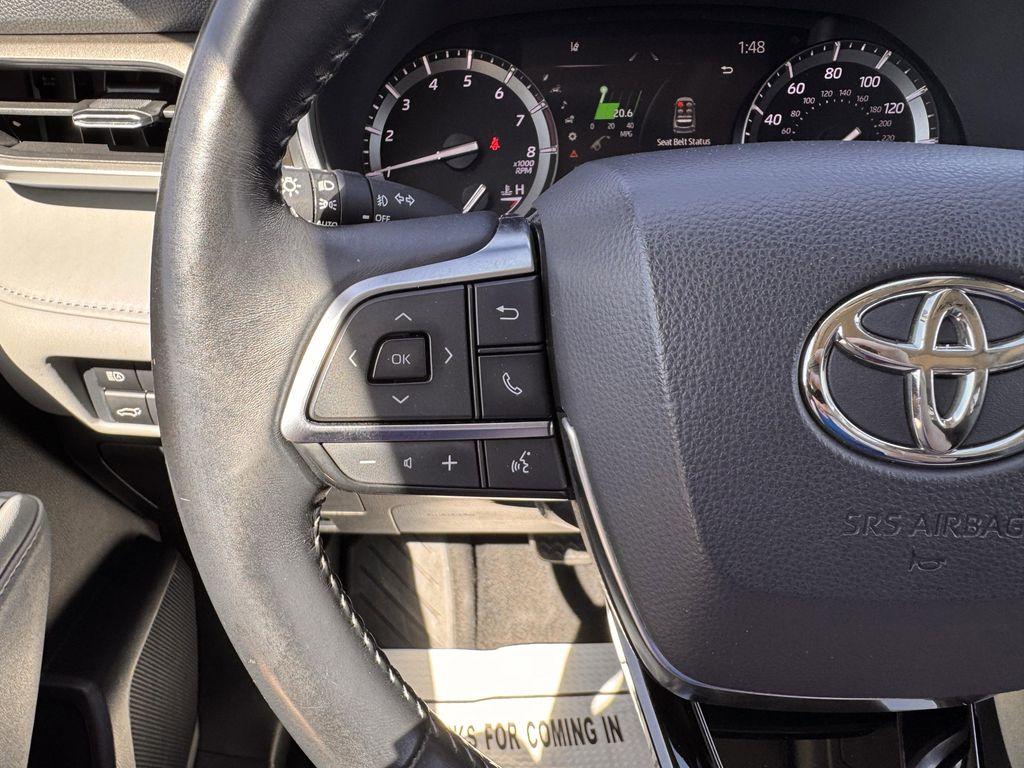 used 2021 Toyota Highlander car, priced at $34,999