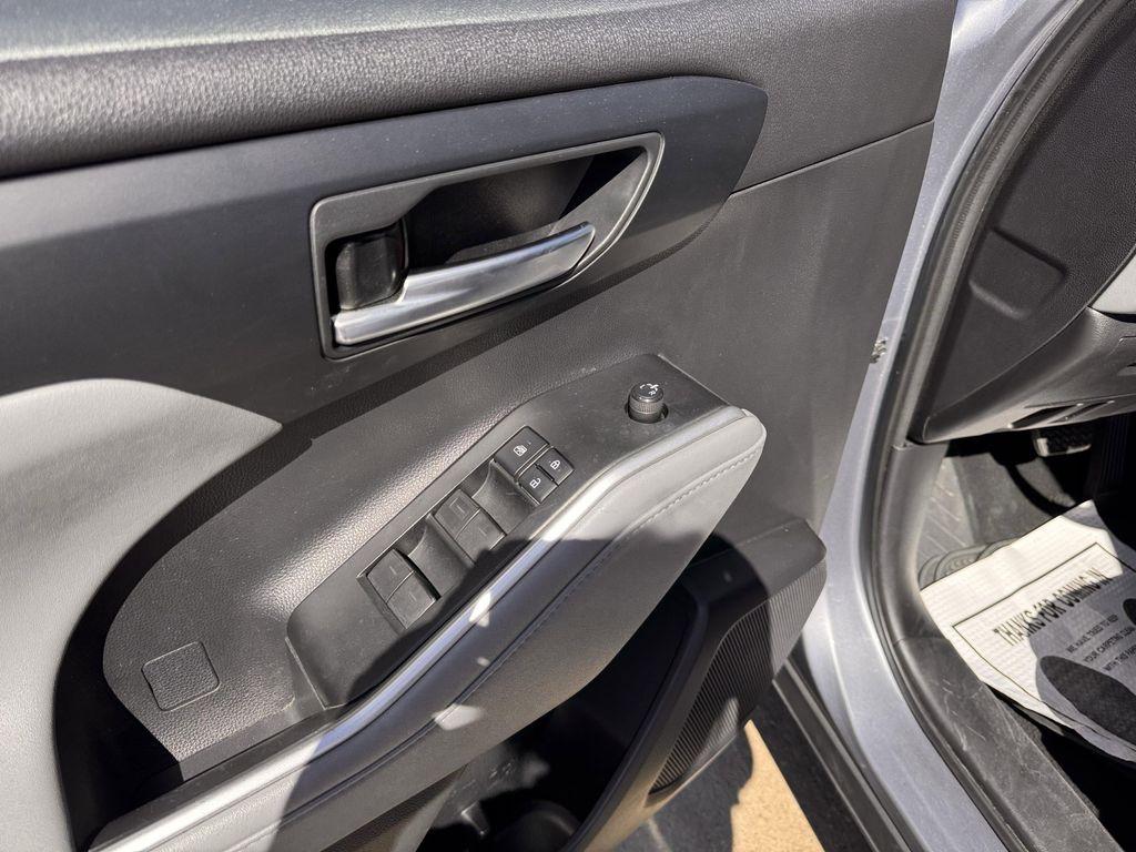 used 2021 Toyota Highlander car, priced at $34,999