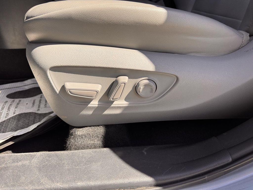used 2021 Toyota Highlander car, priced at $34,999
