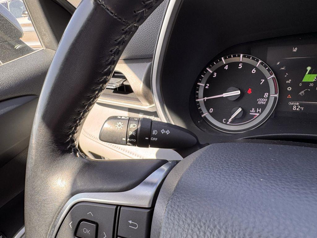 used 2021 Toyota Highlander car, priced at $34,999