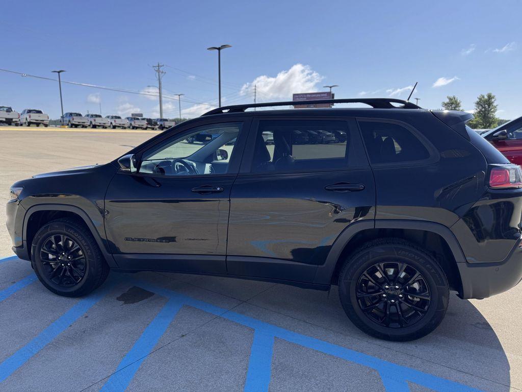 used 2023 Jeep Cherokee car, priced at $26,990