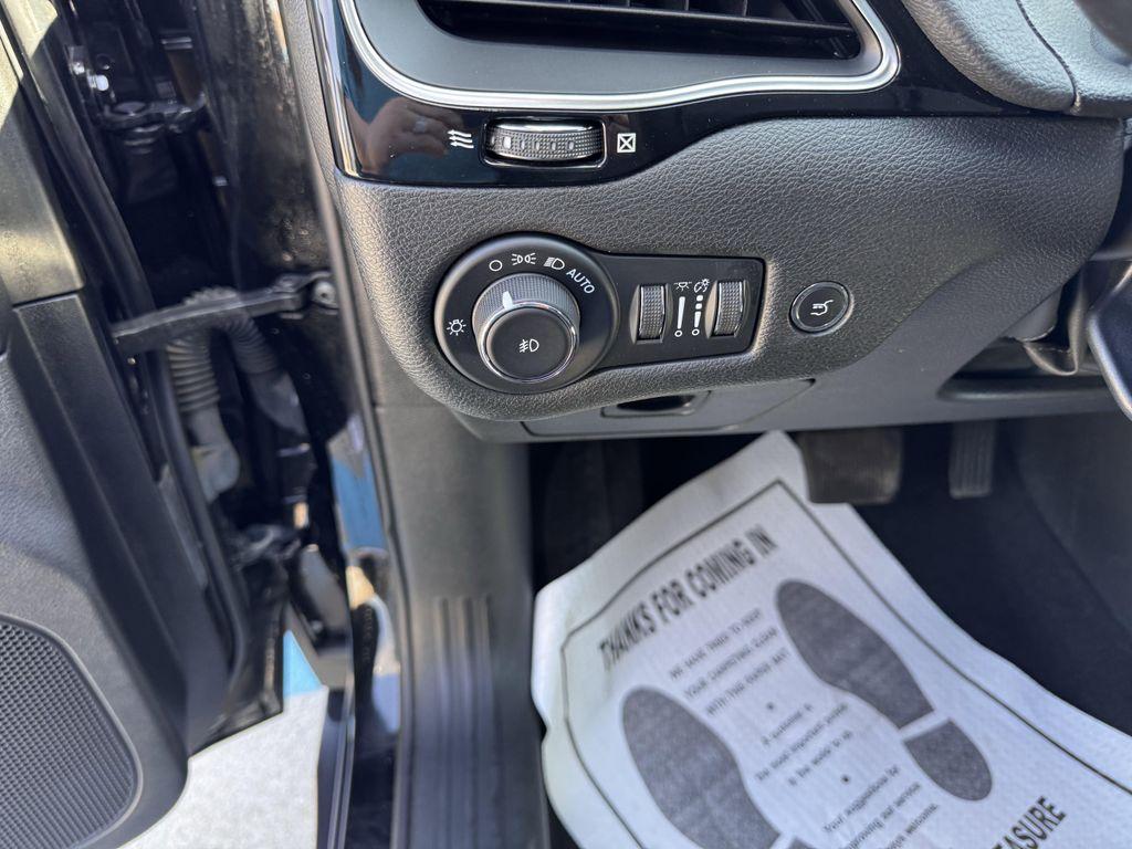 used 2023 Jeep Cherokee car, priced at $26,990