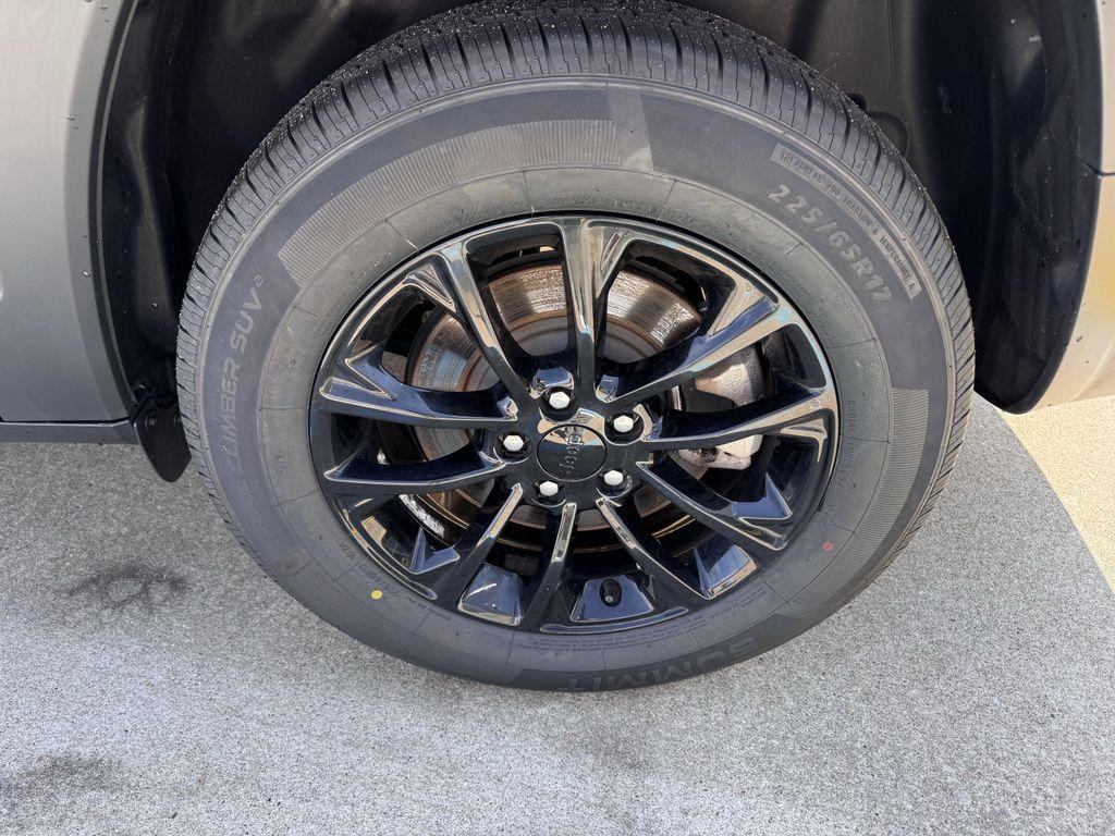 used 2023 Jeep Cherokee car, priced at $27,990