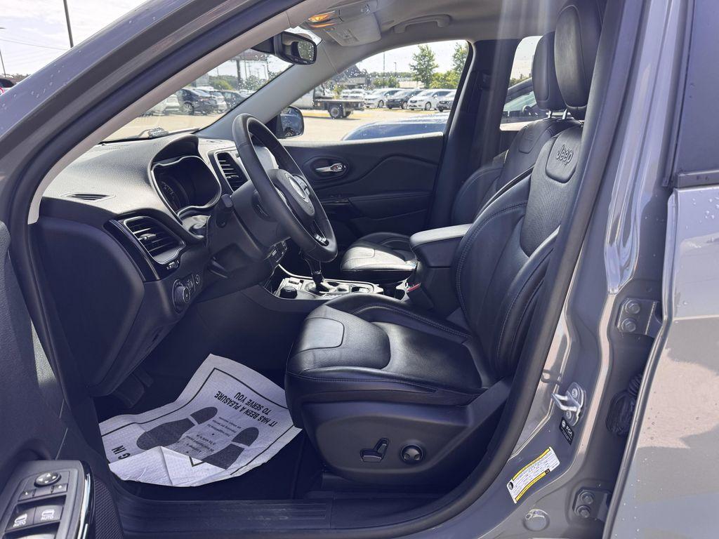 used 2023 Jeep Cherokee car, priced at $27,990