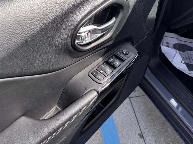 used 2023 Jeep Cherokee car, priced at $27,990