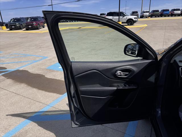 used 2023 Jeep Cherokee car, priced at $27,990