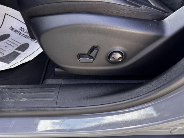used 2023 Jeep Cherokee car, priced at $27,990