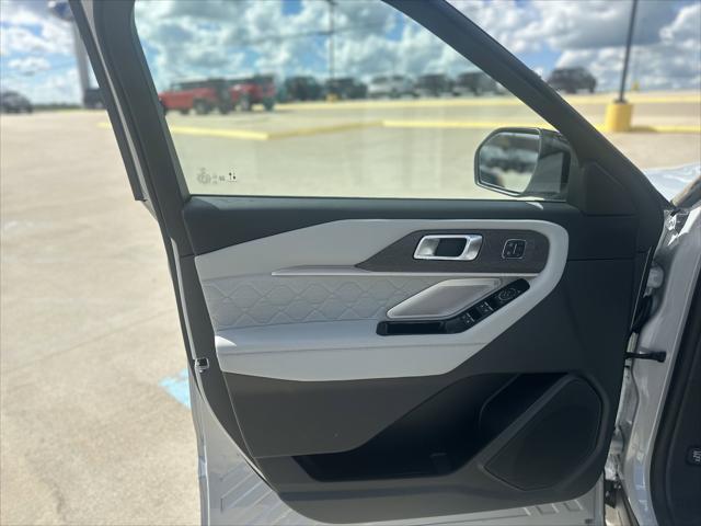 new 2025 Ford Explorer car