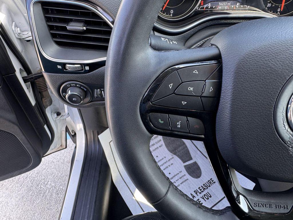used 2023 Jeep Cherokee car, priced at $27,990