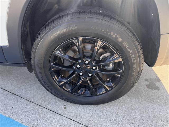 used 2023 Jeep Cherokee car, priced at $27,990