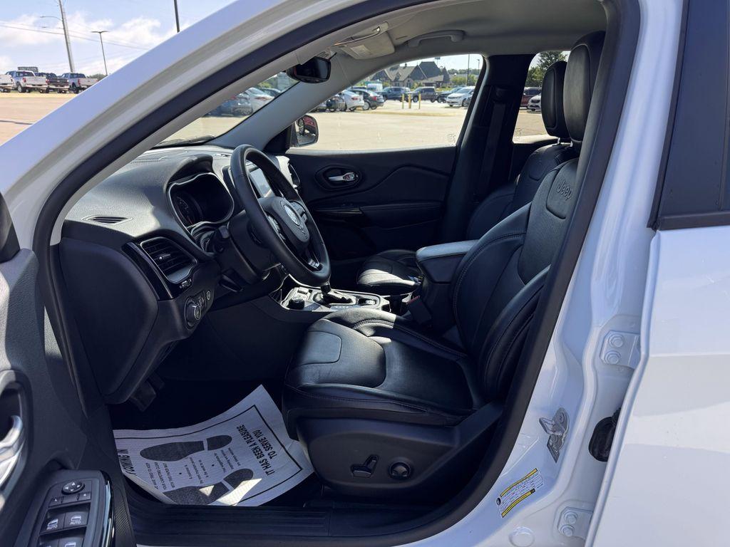 used 2023 Jeep Cherokee car, priced at $27,990