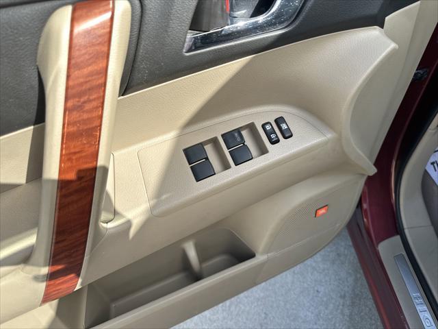 used 2008 Toyota Highlander car, priced at $7,990