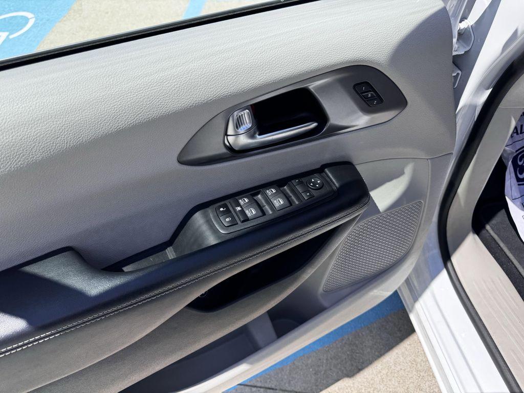 used 2022 Chrysler Pacifica Hybrid car, priced at $28,990