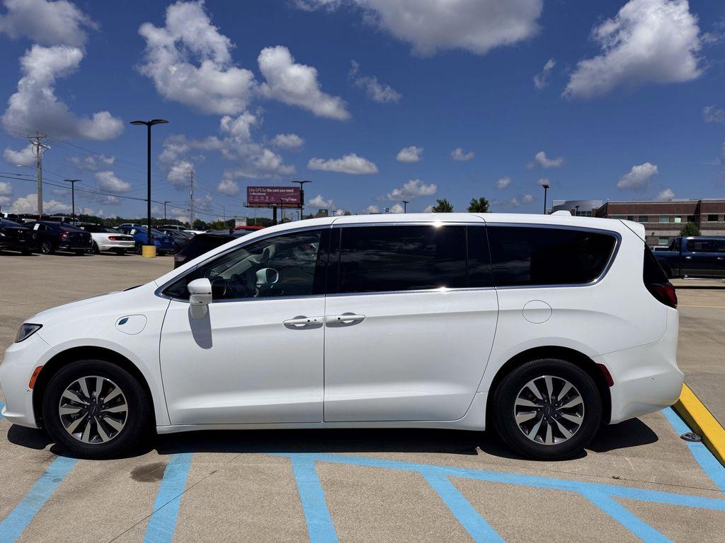 used 2022 Chrysler Pacifica Hybrid car, priced at $28,990