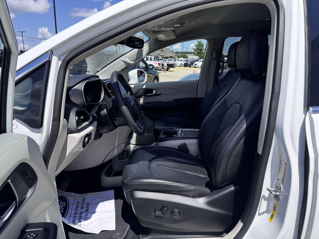 used 2022 Chrysler Pacifica Hybrid car, priced at $28,990