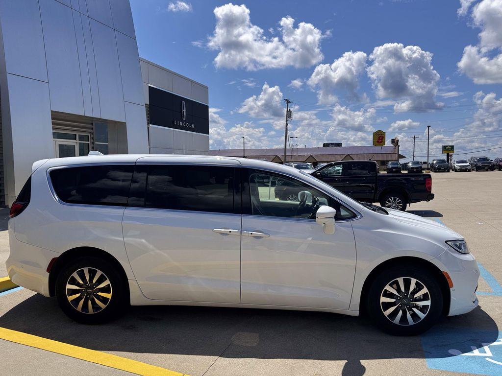 used 2022 Chrysler Pacifica Hybrid car, priced at $28,990