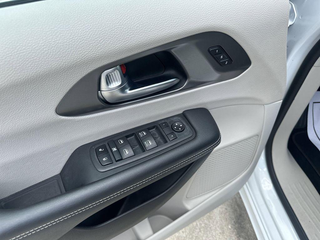 used 2023 Chrysler Pacifica car, priced at $22,999