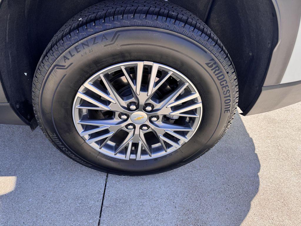 used 2025 Chevrolet Traverse car, priced at $38,990