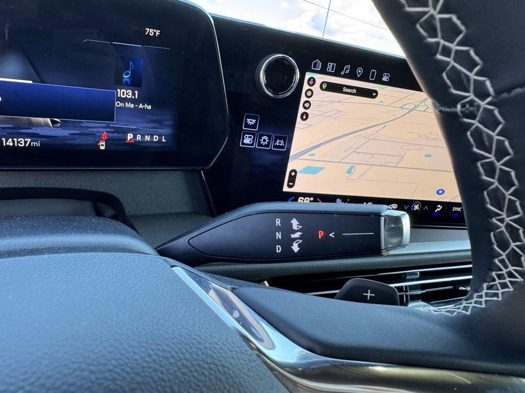 used 2025 Chevrolet Traverse car, priced at $38,990