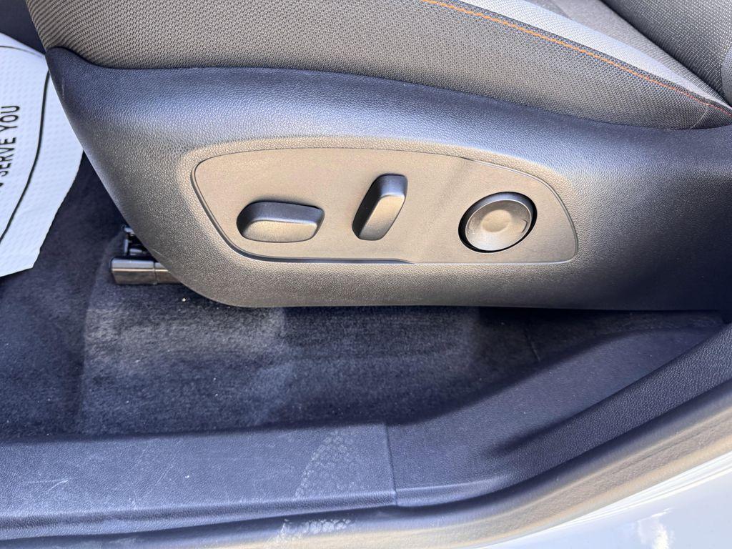 used 2025 Chevrolet Traverse car, priced at $38,990