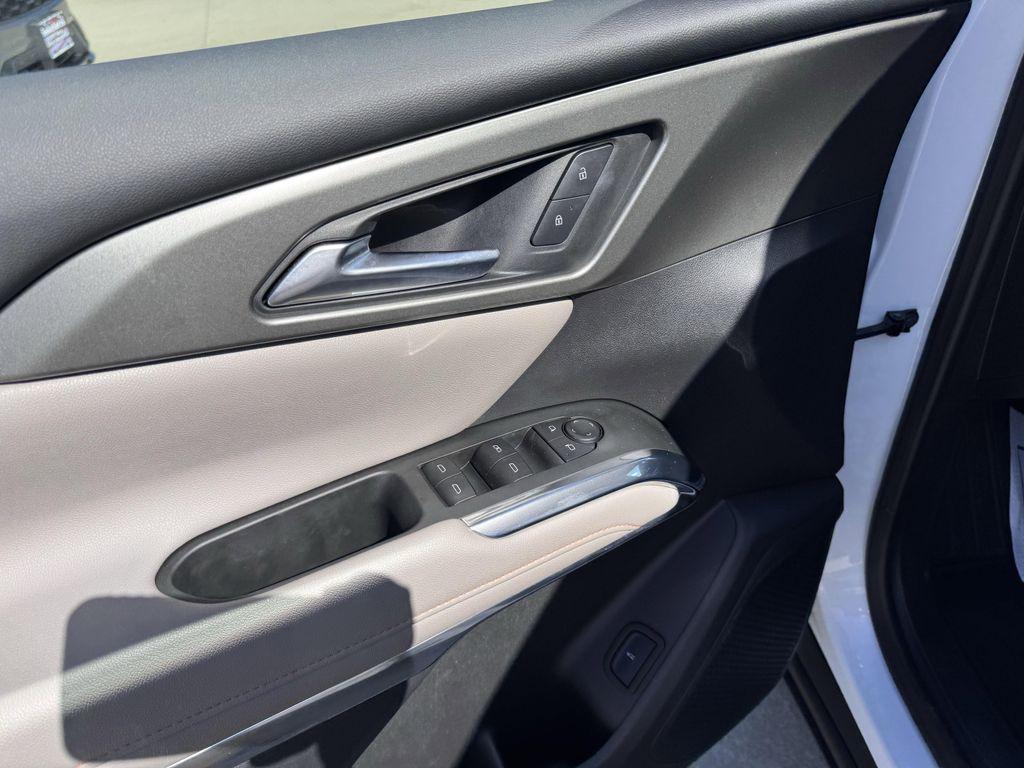 used 2025 Chevrolet Traverse car, priced at $38,990