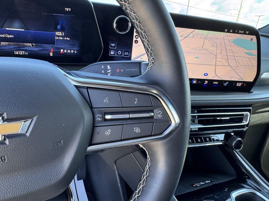 used 2025 Chevrolet Traverse car, priced at $38,990