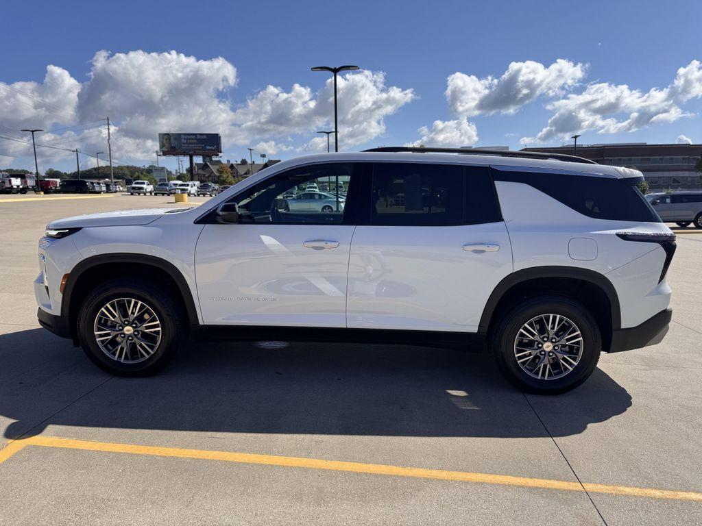 used 2025 Chevrolet Traverse car, priced at $38,990