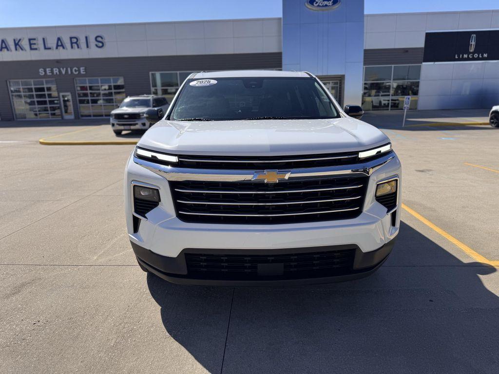 used 2025 Chevrolet Traverse car, priced at $38,990