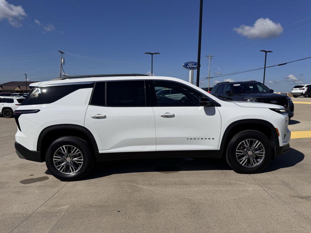 used 2025 Chevrolet Traverse car, priced at $38,990