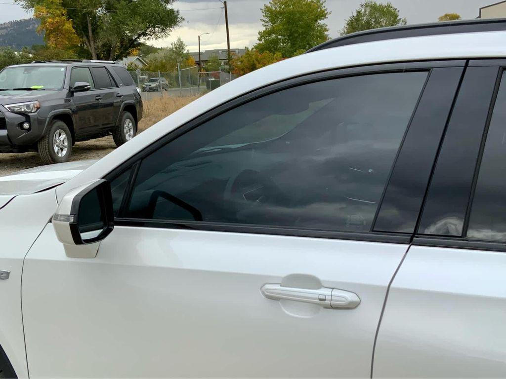 used 2021 Cadillac XT4 car, priced at $26,999