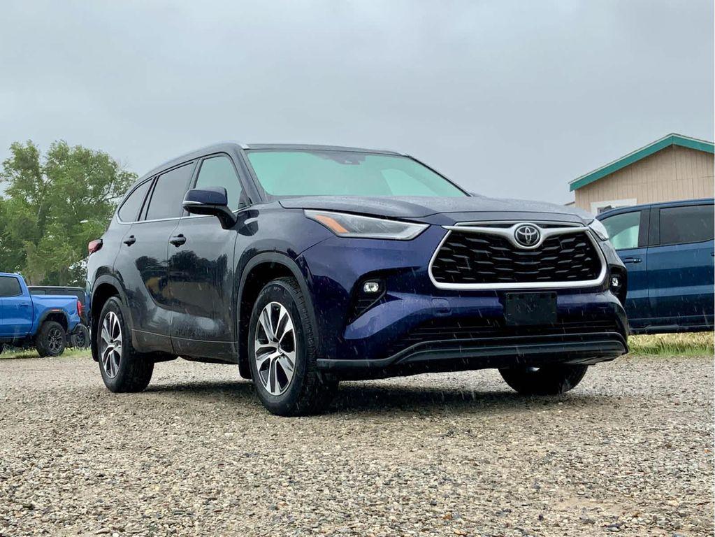 used 2021 Toyota Highlander car, priced at $29,999