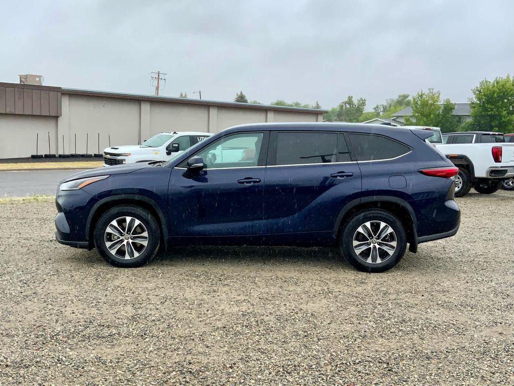 used 2021 Toyota Highlander car, priced at $29,999