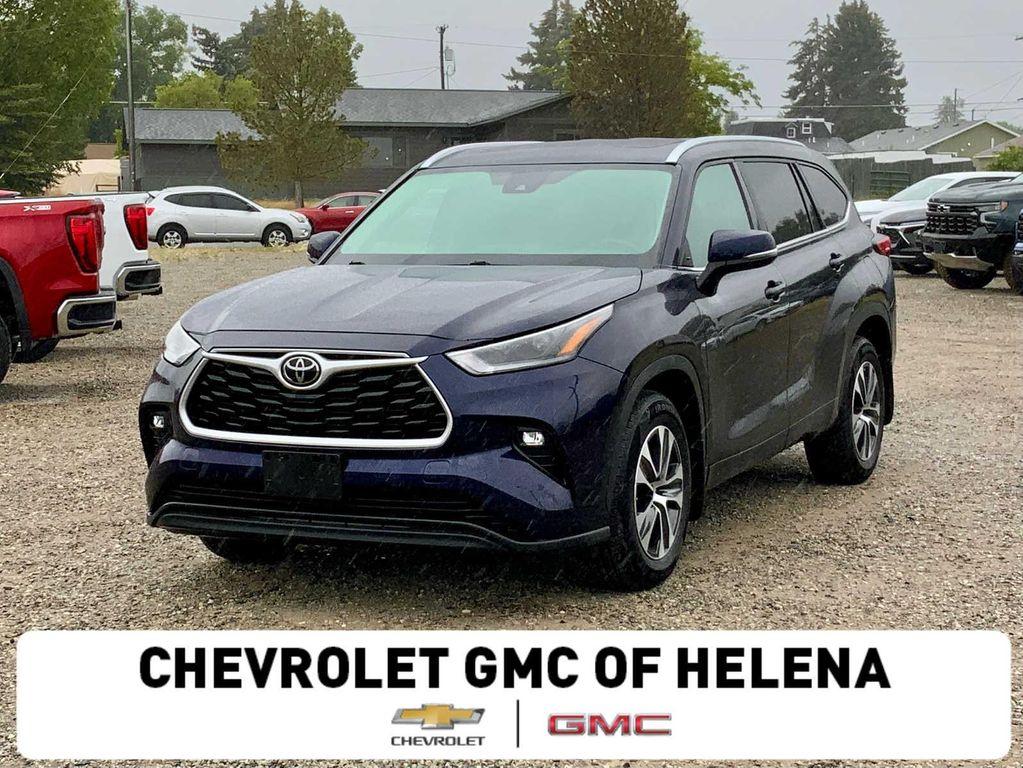 used 2021 Toyota Highlander car, priced at $29,999