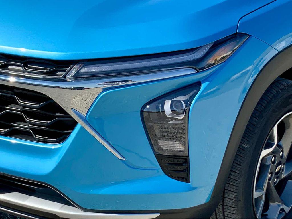 new 2025 Chevrolet Trax car, priced at $24,085