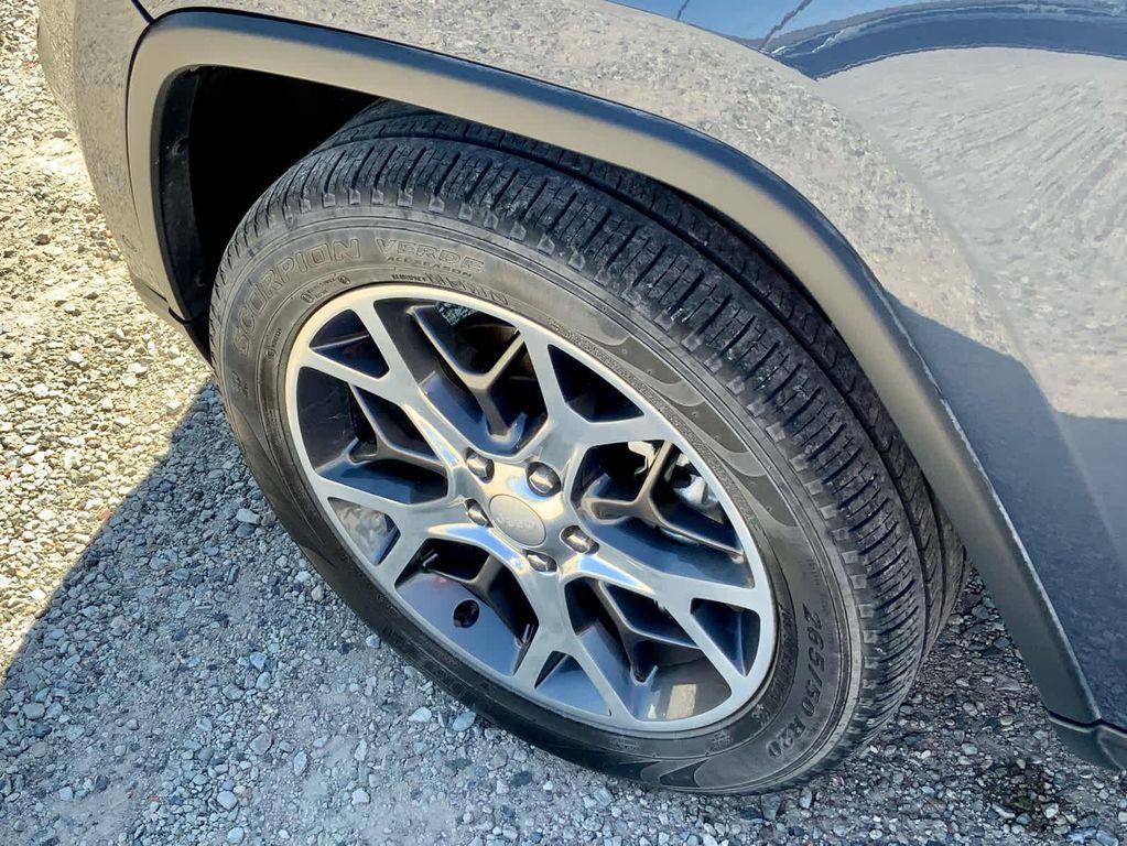used 2021 Jeep Grand Cherokee car, priced at $29,900