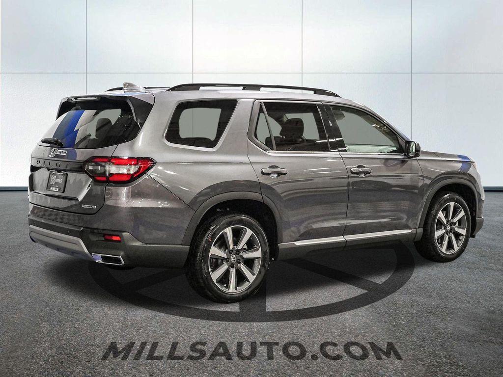new 2025 Honda Pilot car, priced at $50,998