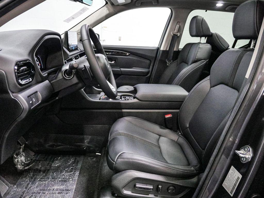 new 2025 Honda Pilot car, priced at $50,998