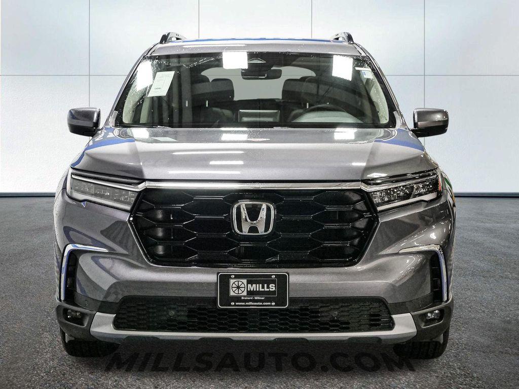 new 2025 Honda Pilot car, priced at $50,998