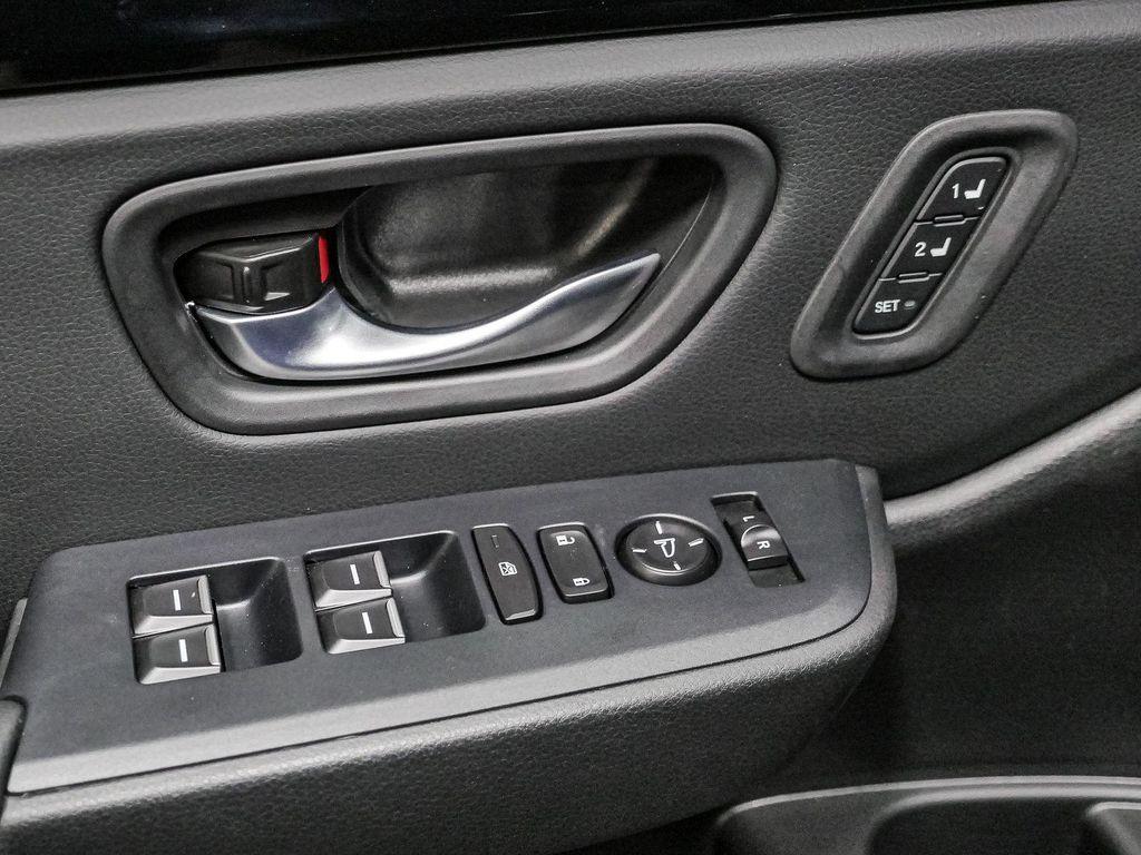 new 2025 Honda Pilot car, priced at $50,998