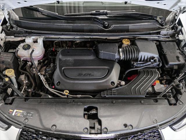 used 2023 Chrysler Pacifica car, priced at $27,696