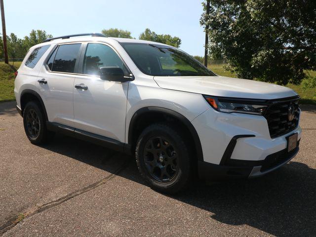 new 2025 Honda Pilot car, priced at $48,876