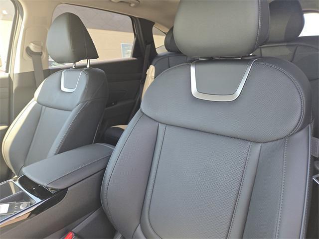 new 2025 Hyundai TUCSON Hybrid car, priced at $42,670