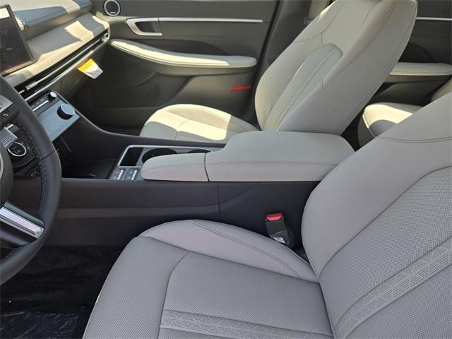 new 2025 Hyundai Sonata Hybrid car, priced at $38,025