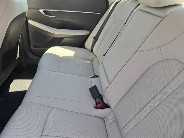 new 2025 Hyundai Sonata Hybrid car, priced at $38,025